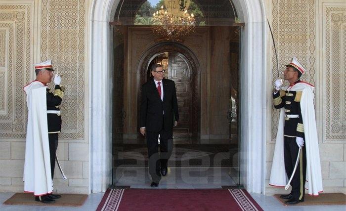 Pourquoi Habib Essid n’a pas présenté sa démission au président Caïd Essebsi