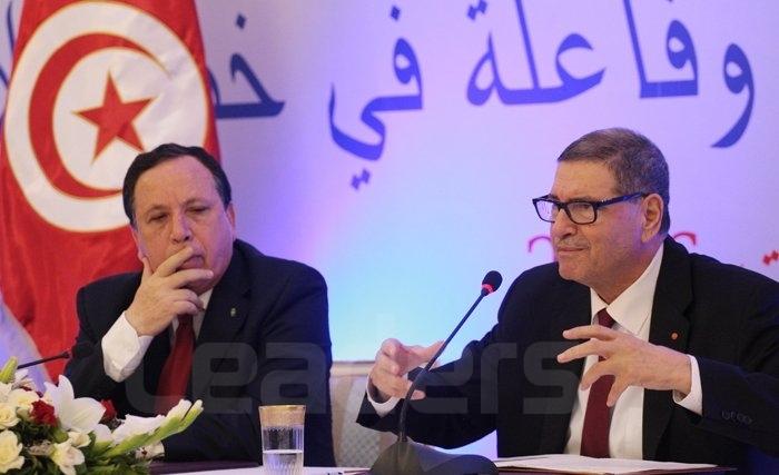  Essid aux Ambassadeurs et consuls de Tunisie : Mieux de représentation, plus de sacrifice