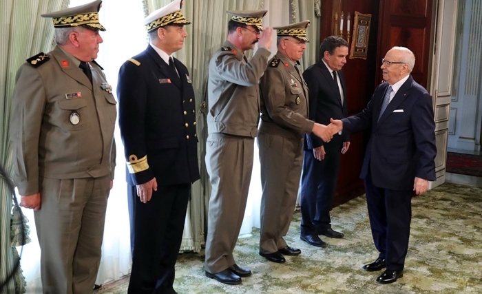  Le conseil supérieur des Armées réuni par Caïd Essebsi: sécurisation des sites stratégiques, amélioration des conditions de vie et renforcemenet des capacités opérationnelles
