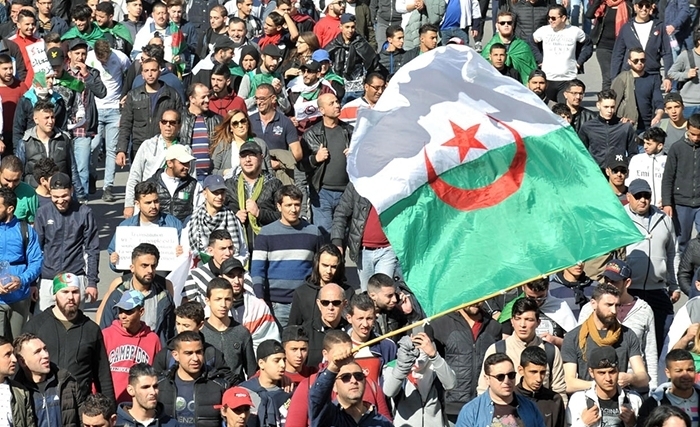 Michaël Béchir Ayari: En Algérie, la rue met le pouvoir face à ses contradictions