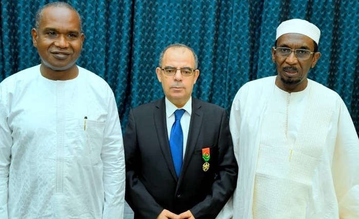 Décoration de l'ambassadeur de Tunisie au Burkina Faso, Mohamed Kahloun