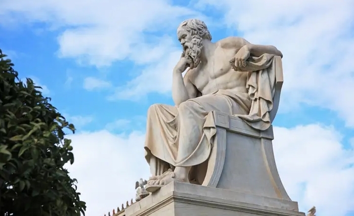 Pourquoi, faudrait-il interroger Socrate de nouveau ?
