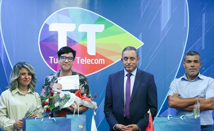 Tunisie Telecom reçoit le major de promotion du bac 2024, fils de l'une de ses employées 