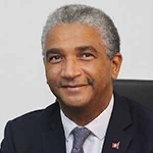 Qui est Kamel Deguiche, ministre de la Jeunesse et des Sports